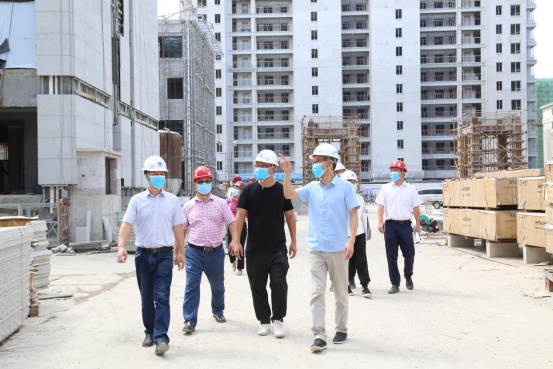 1630629437636931.png 圖為玖璽逸墅項(xiàng)目工地檢查現(xiàn)場(chǎng).png