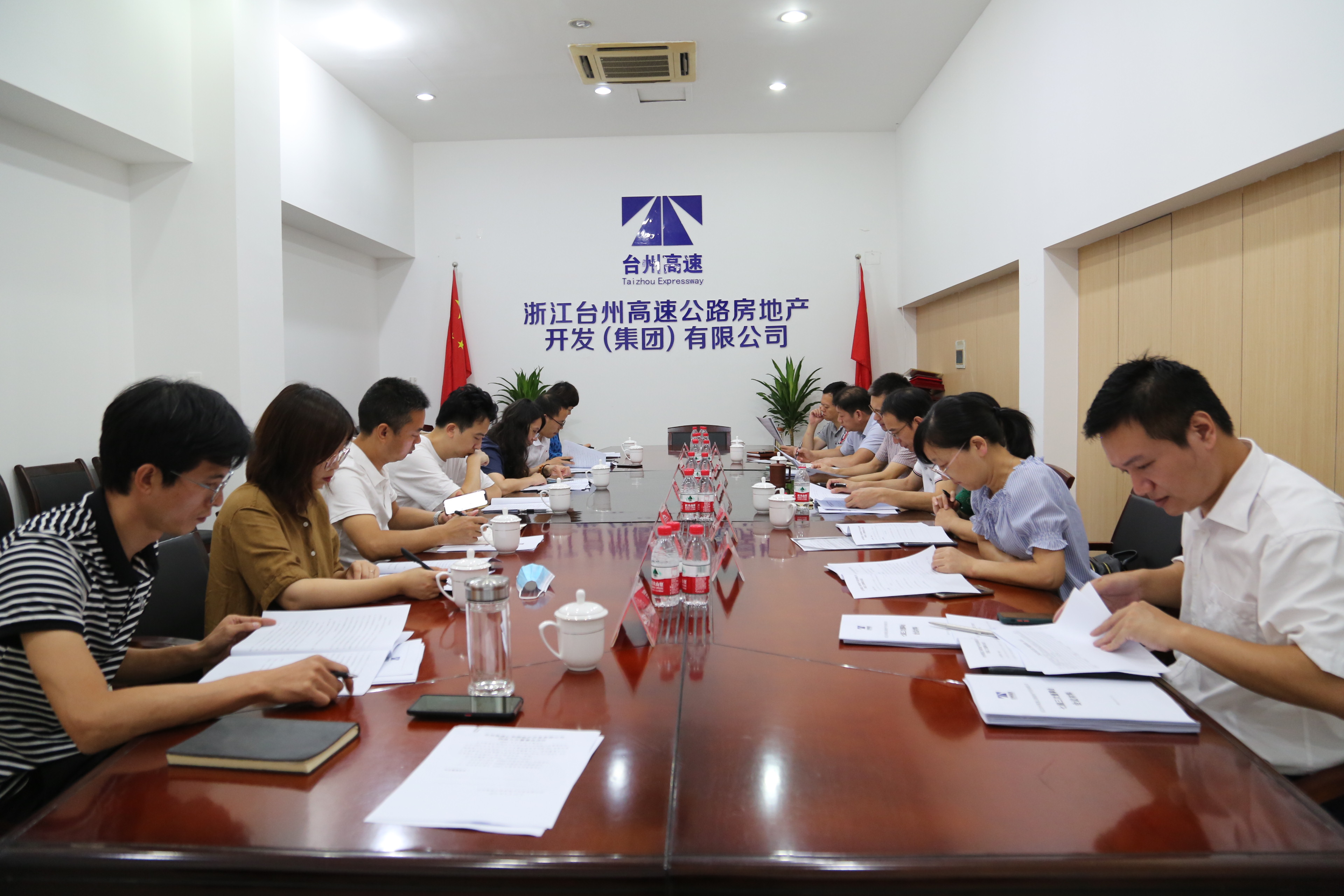 1632469167839436.jpg 圖為 董事會(huì)會(huì)場(chǎng).JPG