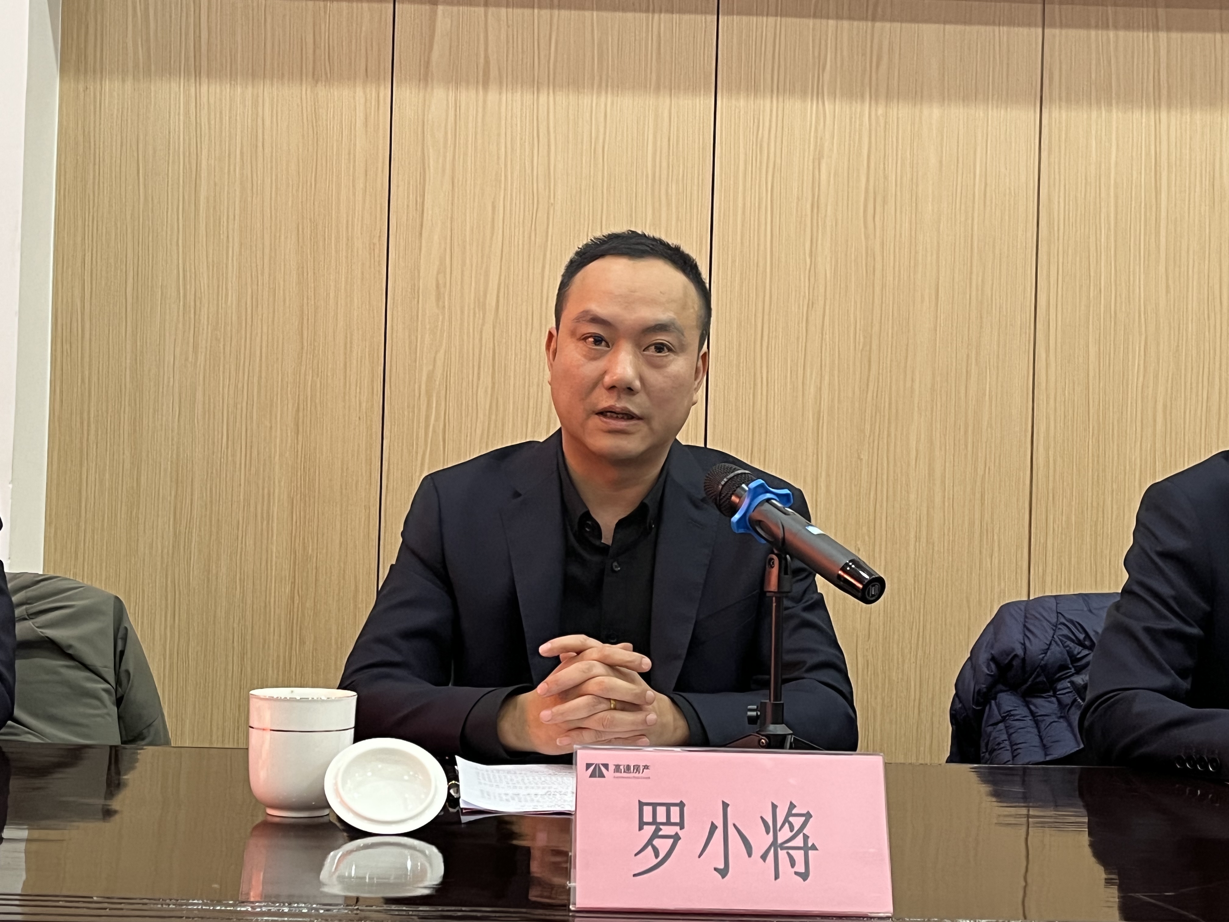 1643268658113056.jpg 臺州高速集團黨委委員、副總經(jīng)理羅小將致辭.jpg