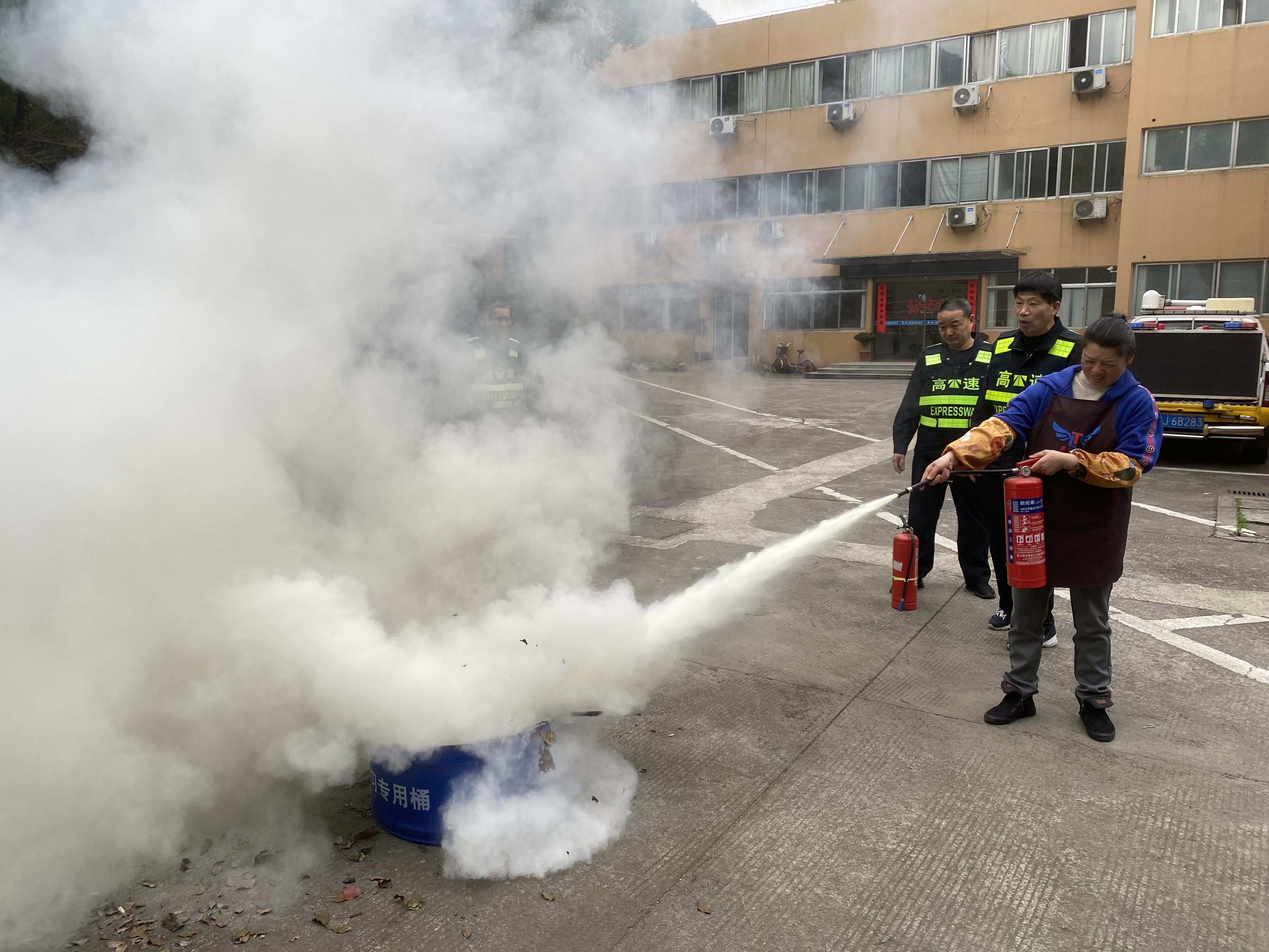 1680805741358080.jpg 滅火現場施救林玲攝1.jpg