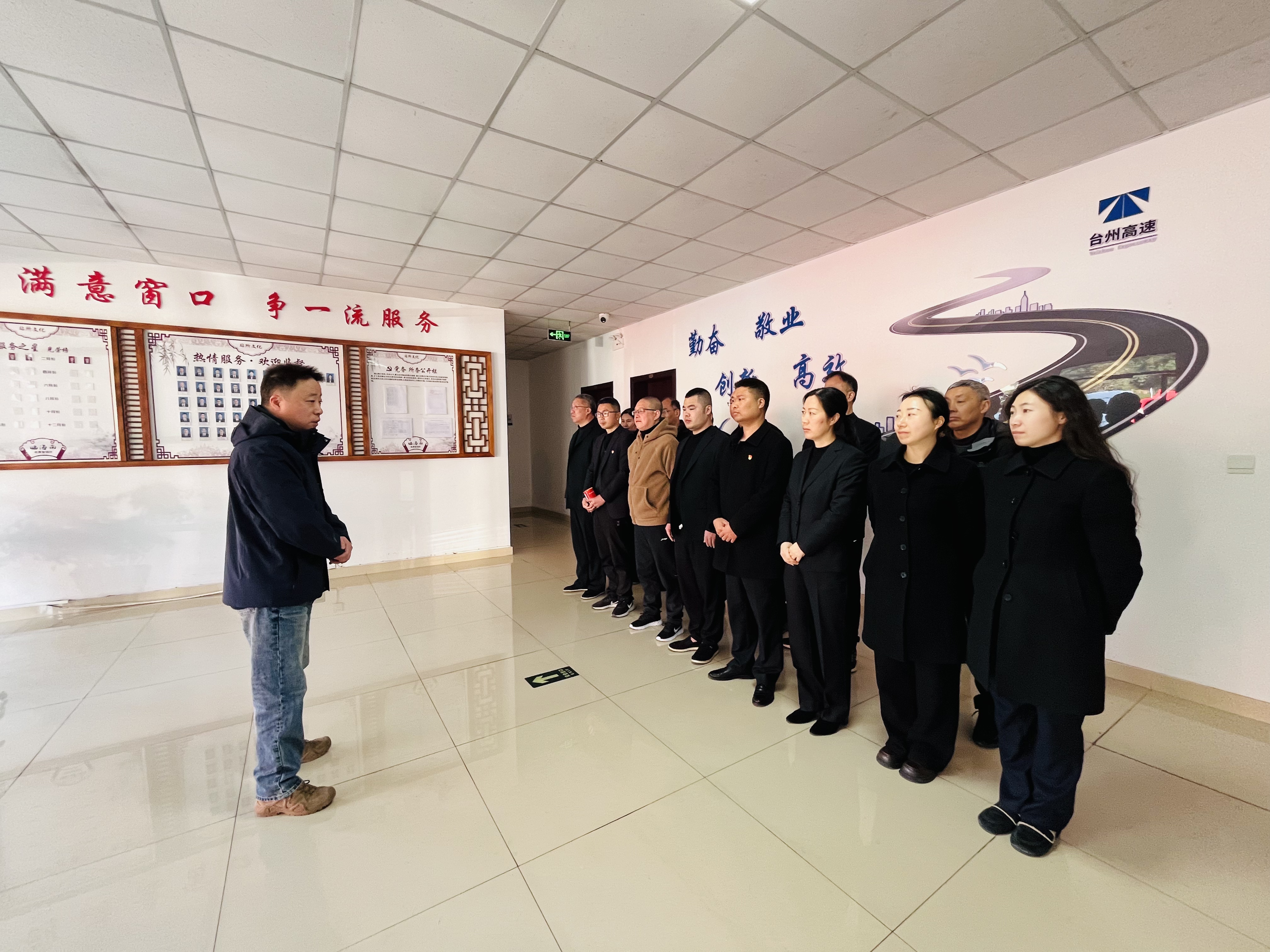 1742958260572808.jpg 5499e87570a88bd7566c5009d53eac3.jpg